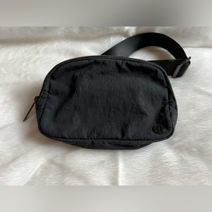 lululemon everywhere belt bag black(OG)